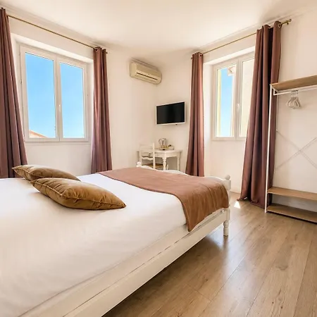 Les 3 Terrasses Hotel 3*